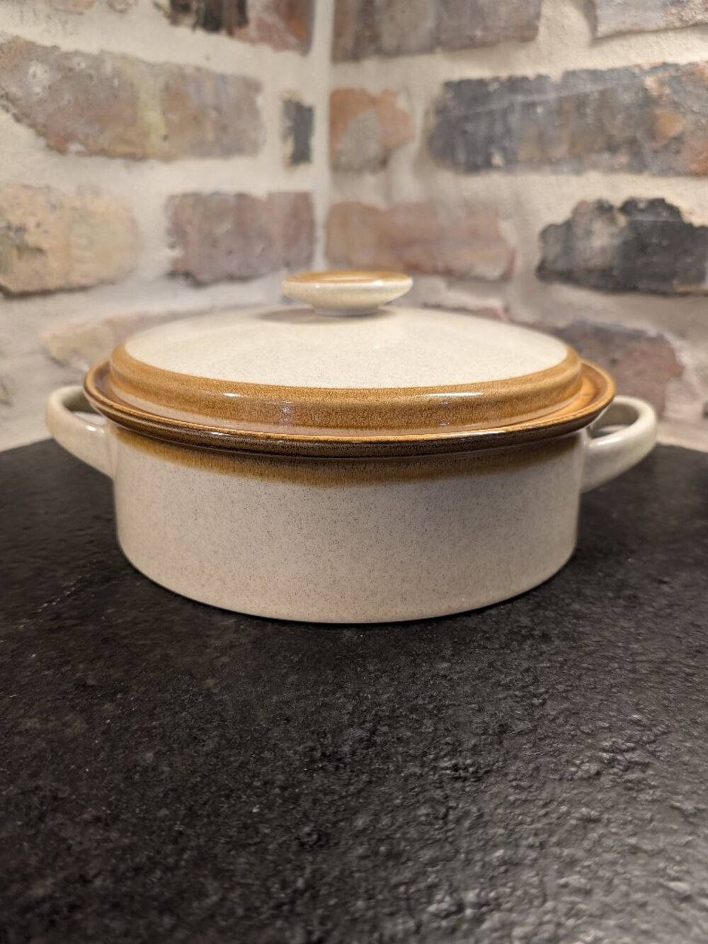 Mikasa Stone Manor Stoneware F5800 Round 1.5 qt Casserole Dish W/ Lid